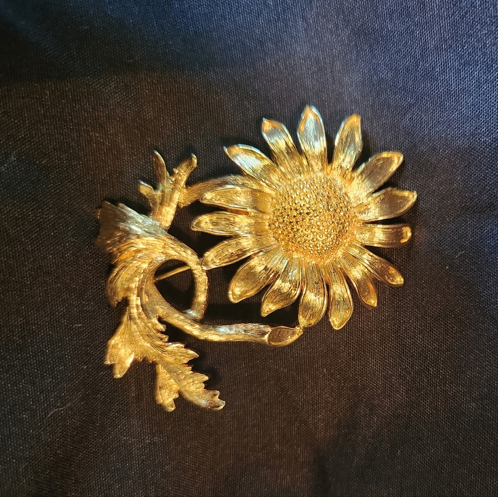 [Sold] Monet Vintage Gold Sunflower Brooch with Intricate Details